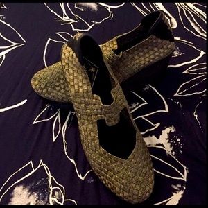 Copper St. John’s Bay Elastic Platform shoes 8.5